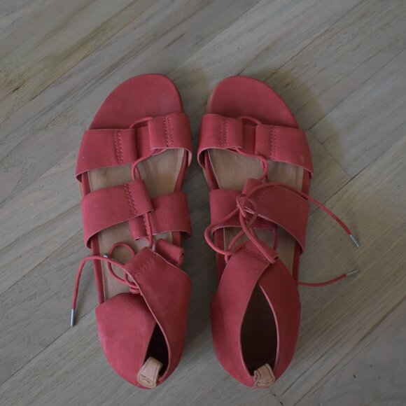 Gentle Souls By Kenneth Cole Red Fina Womens Sandals - Picture 5 of 11